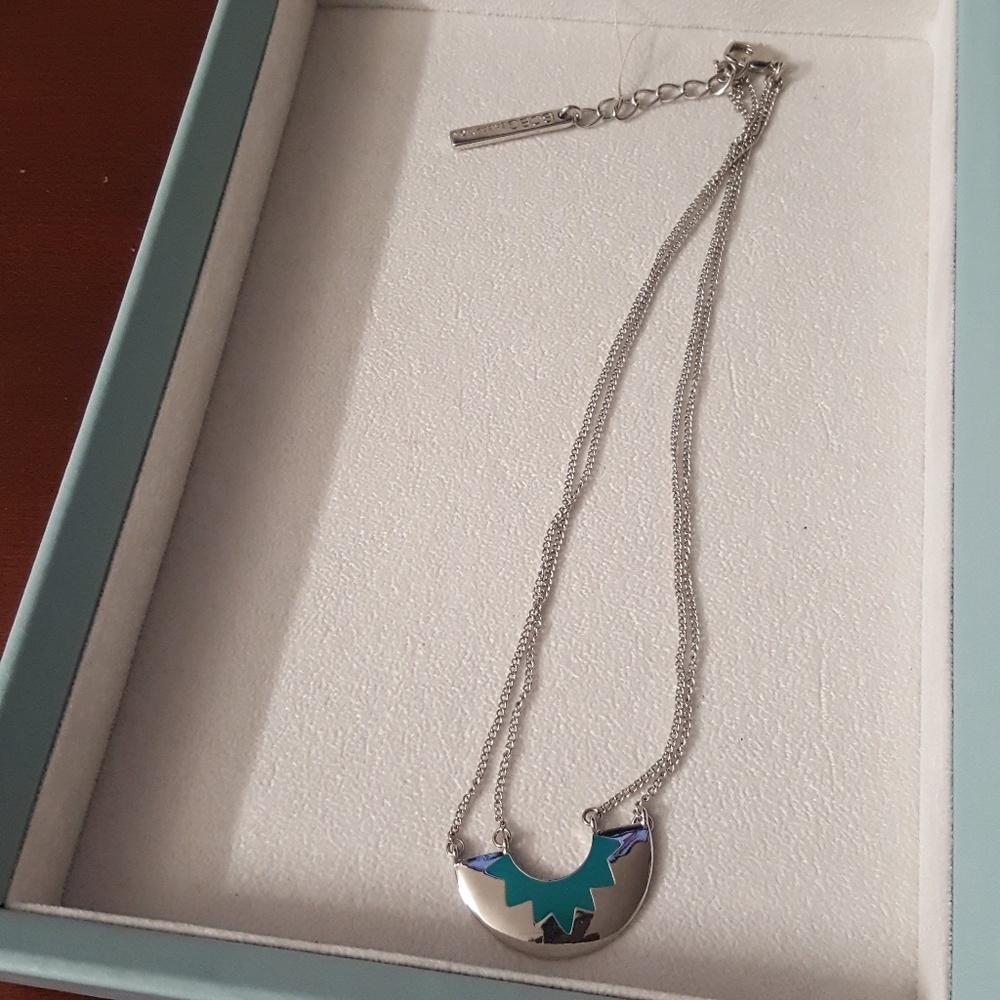 NWOT  BCBG NECKLACE